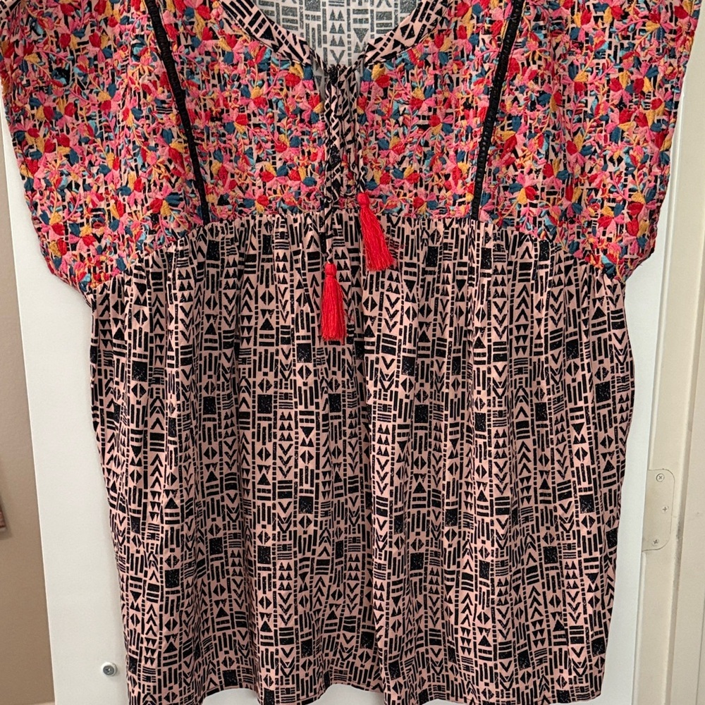Savanna Jane Black and White Geometric Blouse